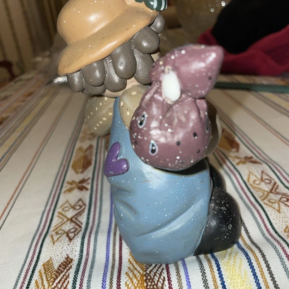 Vintage‎ Henton Figurines 2 Lady Hobo Friends Retired 